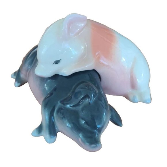 Ceramic Pigs Laying Down Nesting Hugging Overlapped Pink Gray Cuddle Napping - Picture 1 of 13